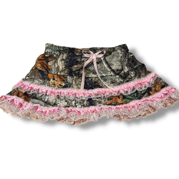 Micro Mini Skirt Real tree Camo print with Pink Lace Trim NEW XS - Picture 1 of 5